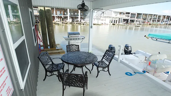 A Unique Adventure Awaits: Understanding House Boat Rental Pricing in Empire, LA